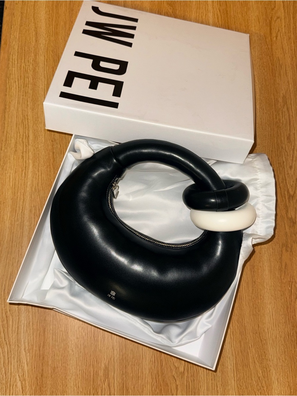 NEW: JW PEI Black and White Disc Handle Bag - Picture 4 of 6